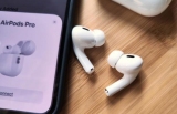  Apple AirPods   